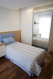Colaboradora precisa-se 