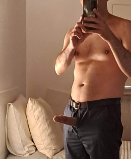 Muito giro e bem dotado (19cm, só mulheres)