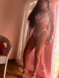 Bella meiga desinibid massag  FotosReais 