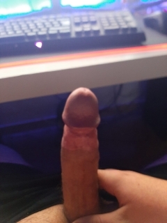 Olá sou um jovem adulto a procura de mulheres