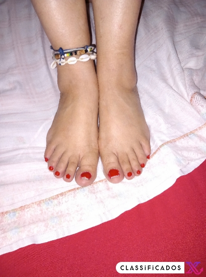 LAURA QUER SUBMISSOS DE PÉS E CONA